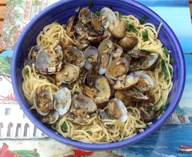 Mediterranean Linguini with Clam Sauce